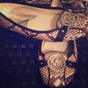 Cute Snake Skin MK Flats!